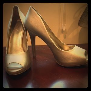 Gold (champagne)  peep toe